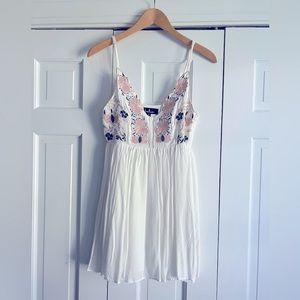 Lulus white flower cocktail dress size Medium